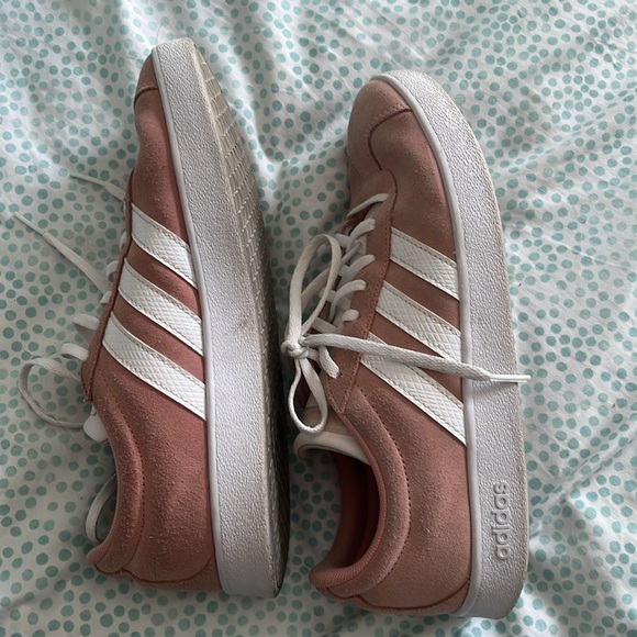 Pink Adidas Sneakers! Women’s size 8.5 - Picture 3 of 7